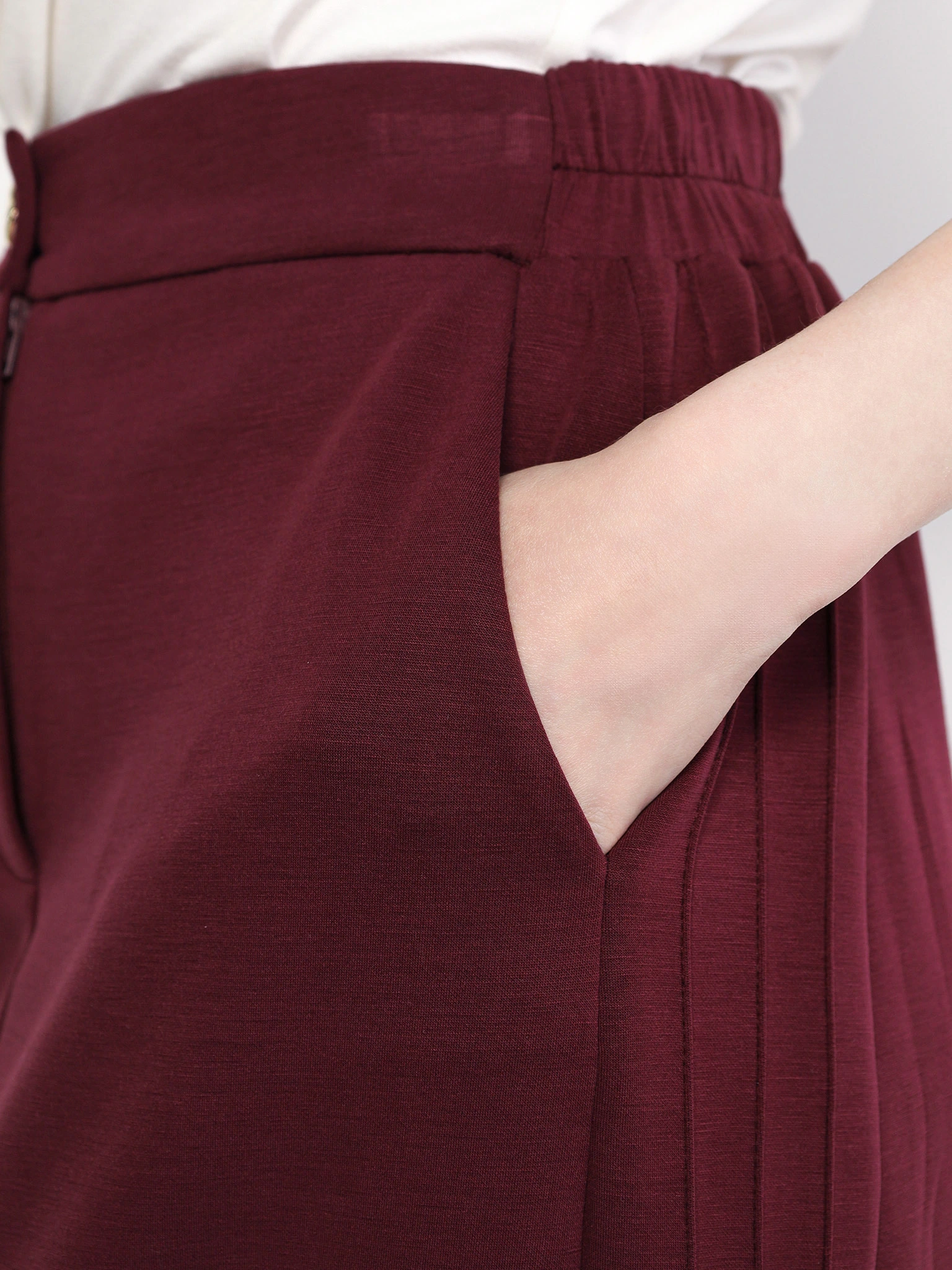 Юбка бордового цвета с эластичным поясом